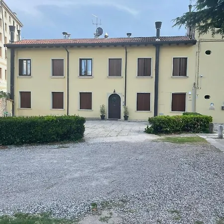 Apartment A E Parcheggio Nella Proprieta *